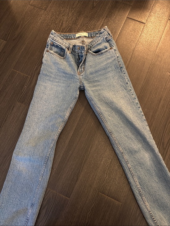 Abercrombie & Fitch Denim - Abercrombie Light Blue Women's mid-Rise Straight Jeans. Minor stain